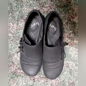 B.O.C Women's Black Faux Suede Fabric Comfort Flat Work Nurse Shoes size 7M